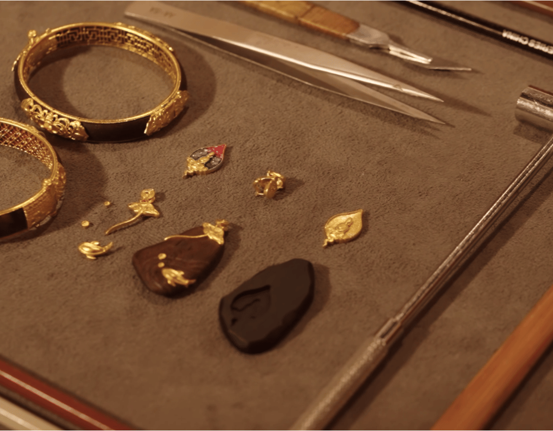 Mother-of-pearl front view